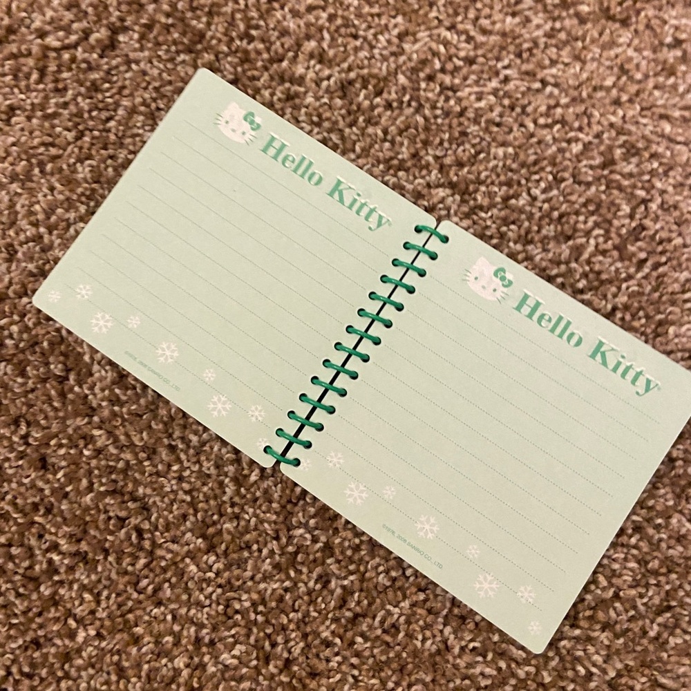 Hello Kitty Mini Holiday Notebook - Picture 6 of 8